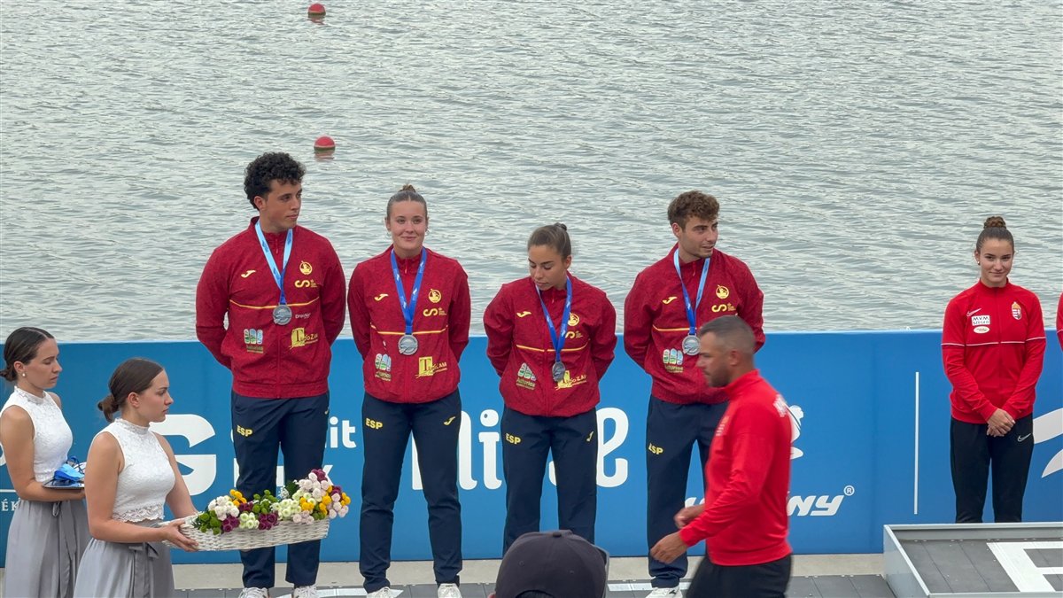 Spanish team receiving medals at a canoe championship