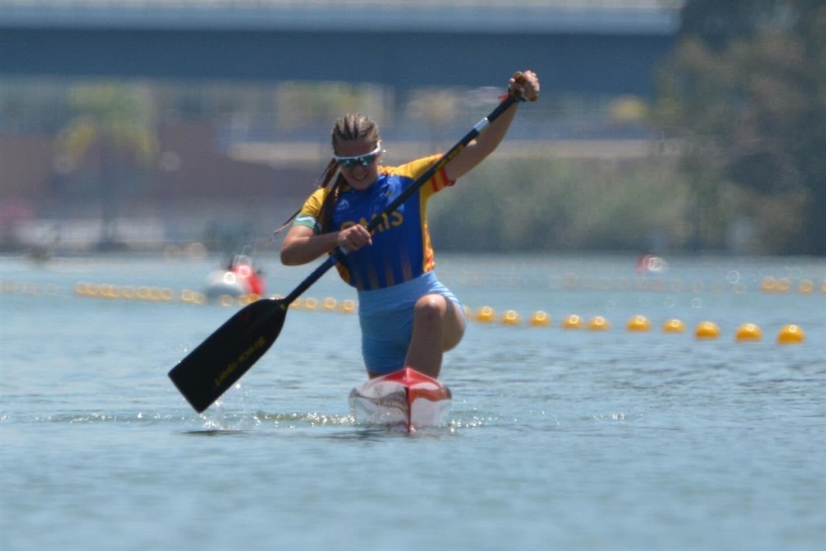 Canoe athlete paddling during a C1 session
